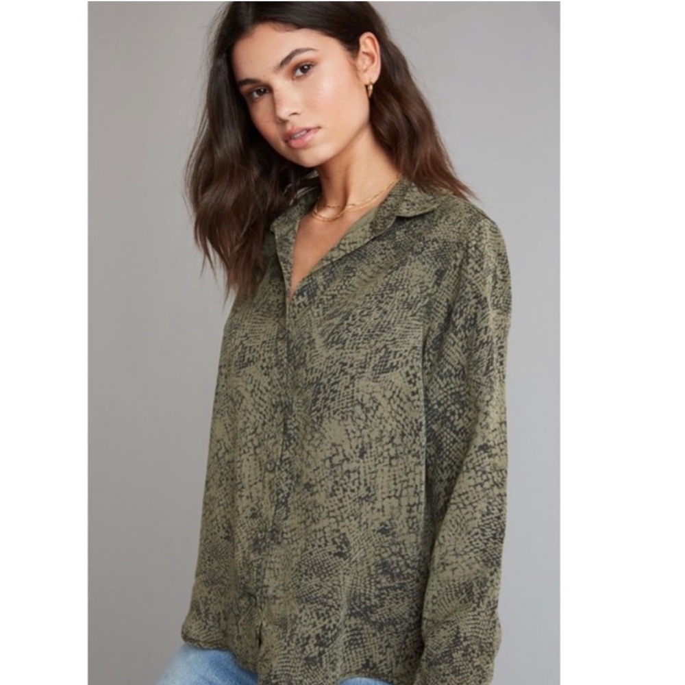 Bella Dahl Olive Green Snake Skin Shirt Size M